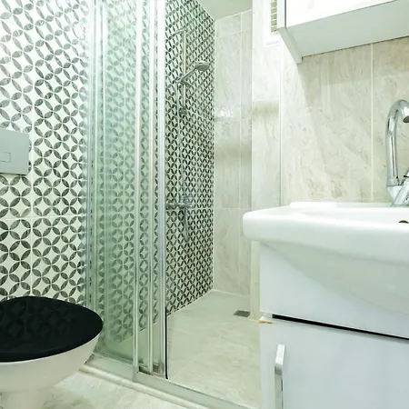 Flat Close To Metro Station And Malls In Kagithane *